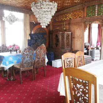 New Luxurious Palace Houseboat, Srinagar 4